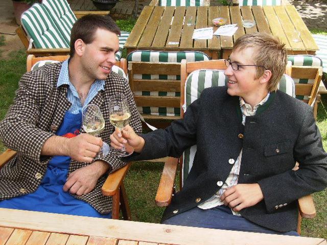 Weingut Zur Schlafmuetze Hotel Herrnbaumgarten Eksteriør billede