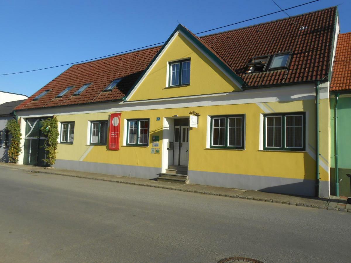 Weingut Zur Schlafmuetze Hotel Herrnbaumgarten Eksteriør billede